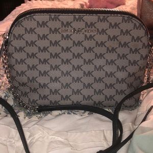 Authentic Michael Kors Handbag 👜 Black and Gray !
